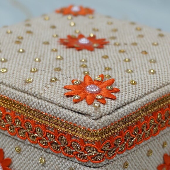 Handcrafted Jute Jewelry Box – Festive Floral Design 🌿✨ - Picture 5 of 6